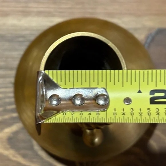 Classic elegant vintage solid brass rope design bud vase - Picture 9 of 11